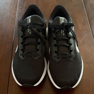 BRAND NEW Nike Win Flo 10 Black and White Athletic Trainers